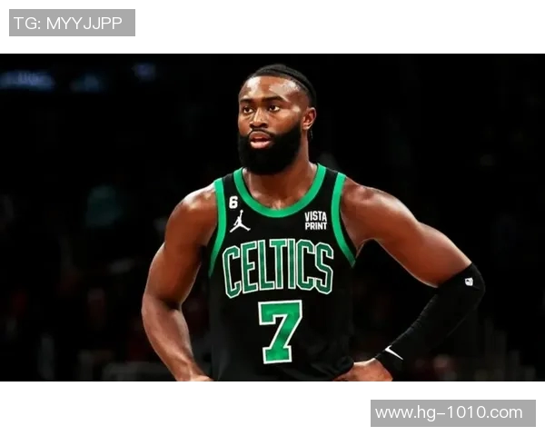 杰伦布朗独自发力砍下33分7板4助可惜失误偏多达7次